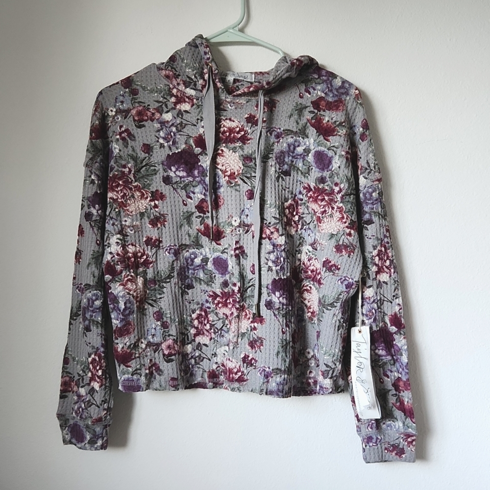 Taylor and Sage Hooded long sleeve crop top Small